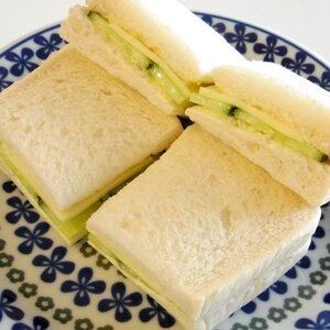 母の味★きゅうりとチーズのサンドイッチ